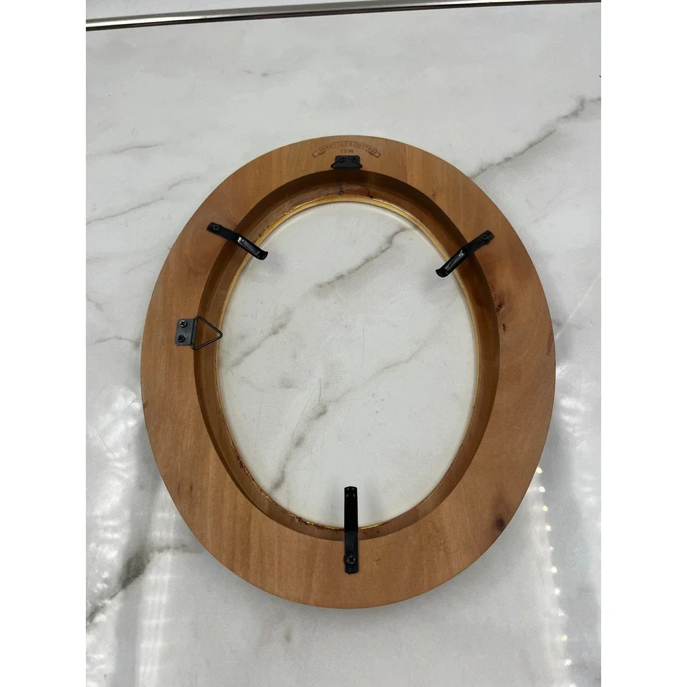 Van Hygan & Smythe CS95 Oval Wood Wall Frame Brown Gold Trim 8.5x10.5